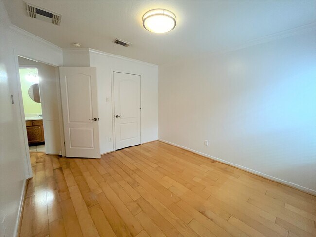 Building Photo - 3010 Calvert Crossing Ct