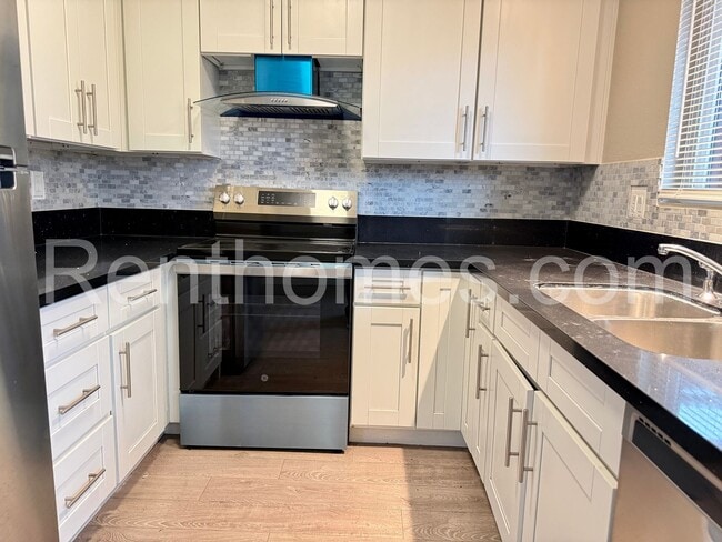 Building Photo - 9405 Gold Coast Dr