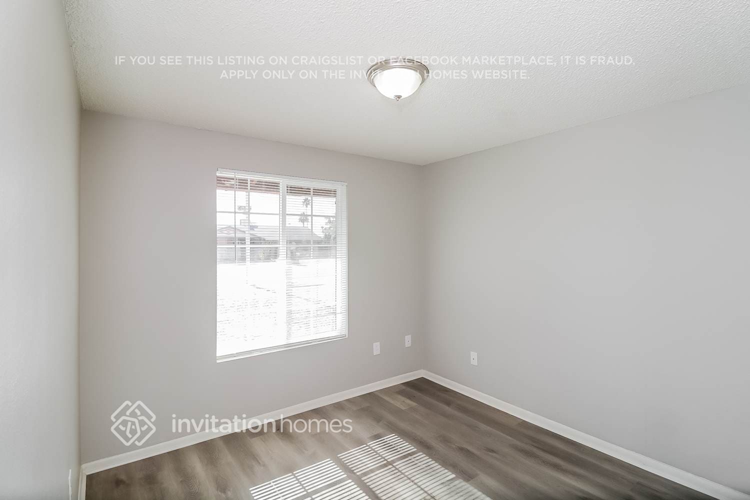 Building Photo - 5552 W Carol Ave