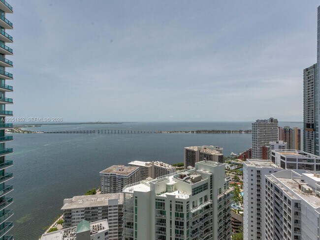 Building Photo - 1300 Brickell Bay Dr