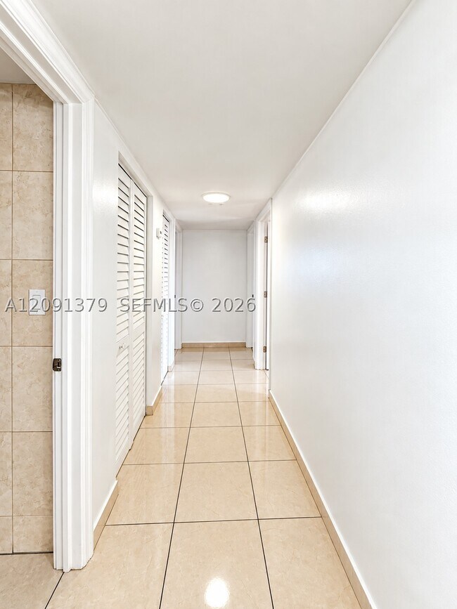 Building Photo - 1075 W 68th St