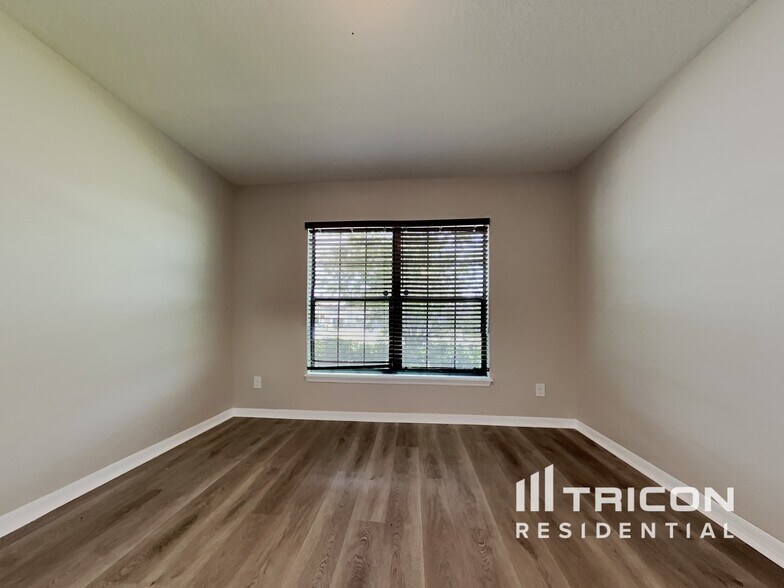 Building Photo - 591 Swallowtail Dr