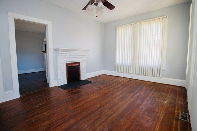 Building Photo - 3 Bedroom, 2 Bath Walking Distance to 5 Points, Close to USC - Available for the 2026-2027 School...