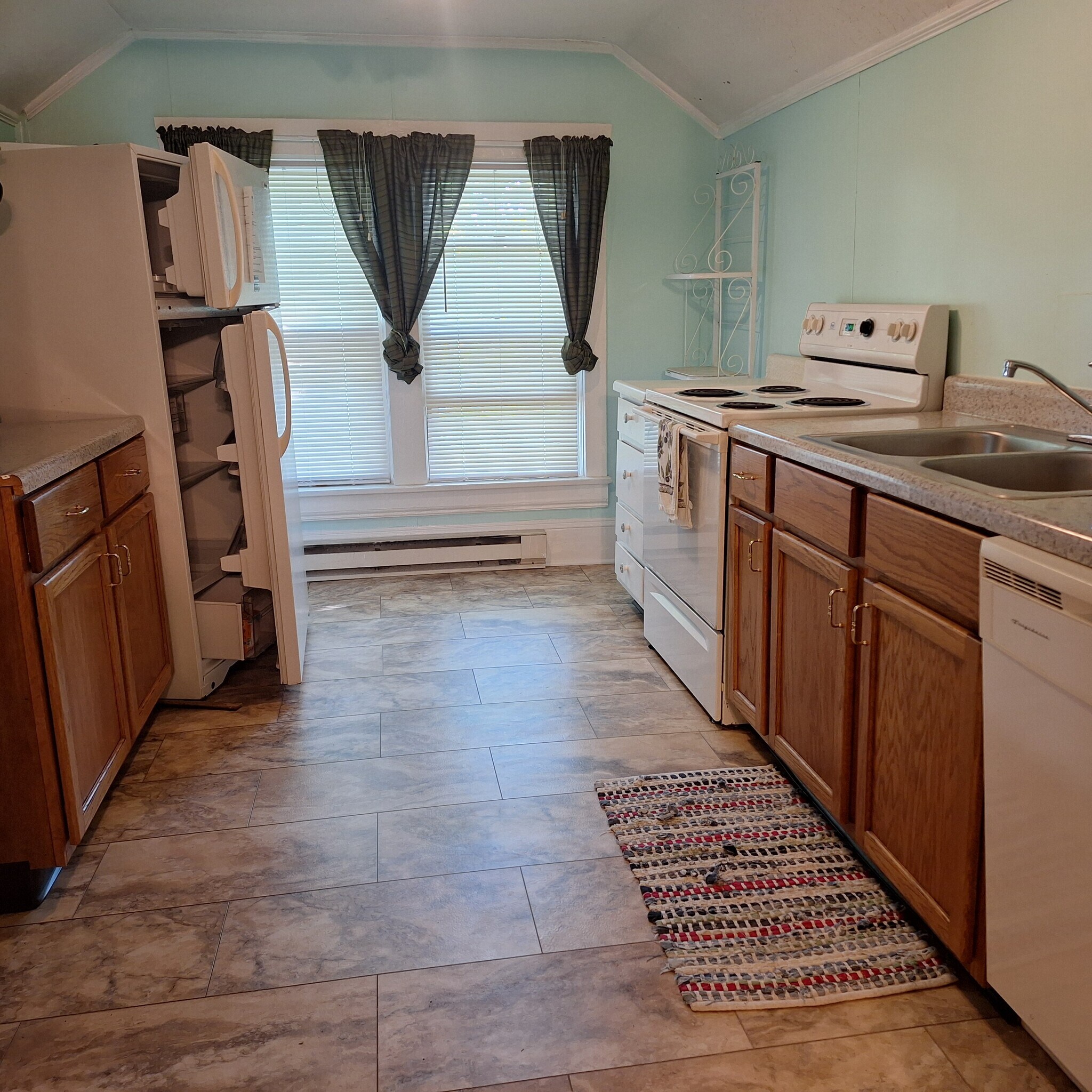 Building Photo - 1400 E Chilhowie Ave