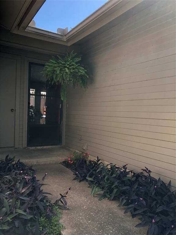 Building Photo - 8003 Clydesdale Dr