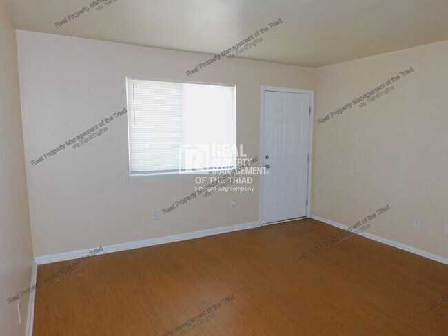 Building Photo - 4302 Parker St