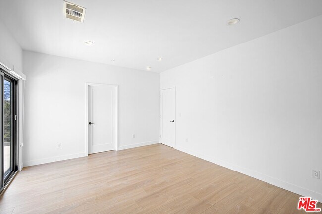 Building Photo - 5826 Craner Ave