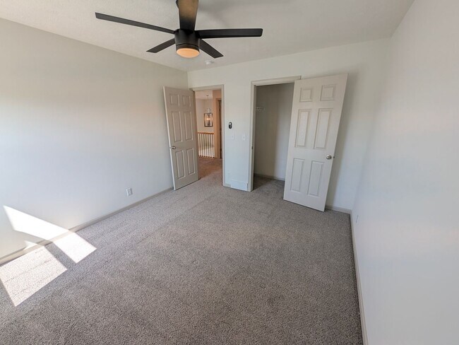 Building Photo - 5011 Clearwater Dr