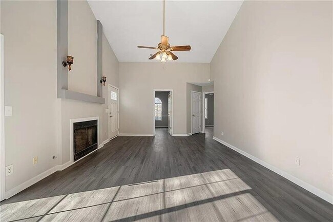 Building Photo - 2025 Brittania Cir