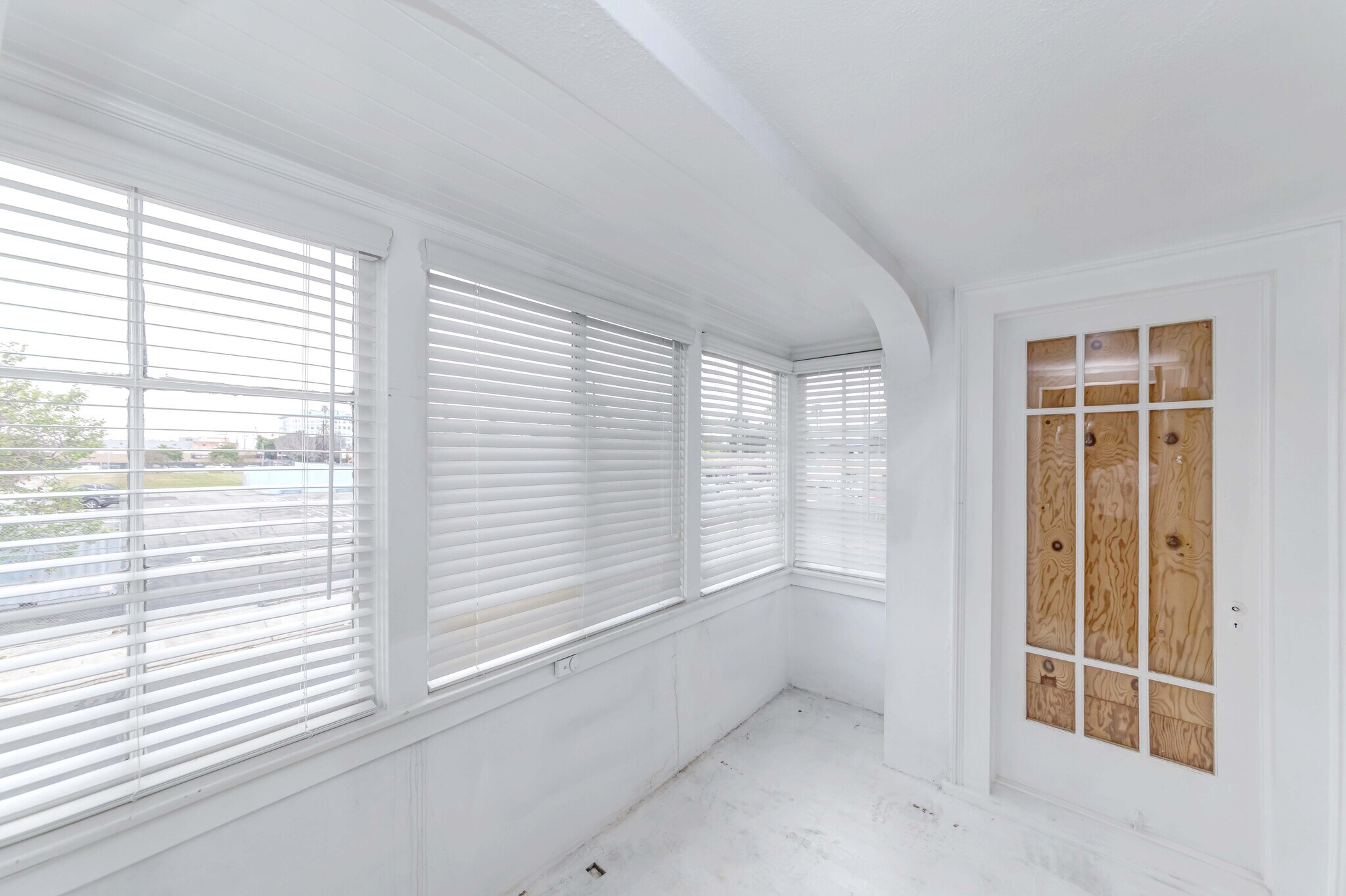 Building Photo - 1308 S Van Ness Ave