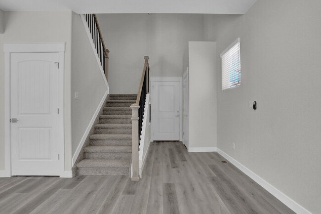 Building Photo - Modern 3-Bedroom Townhome – Conveniently L...