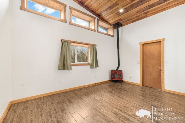 Building Photo - Charming Parker Home for Rent – Rustic Character Meets Modern Comfort!