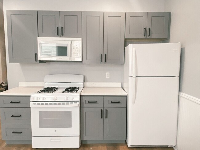 Building Photo - NEWLY RENOVATED 2  BEDROOM IN THE HEART OF MOUNT OLIVER!