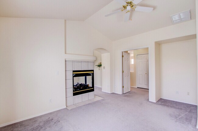 Building Photo - Impeccable 5 Bedroom Home with Mountain Views