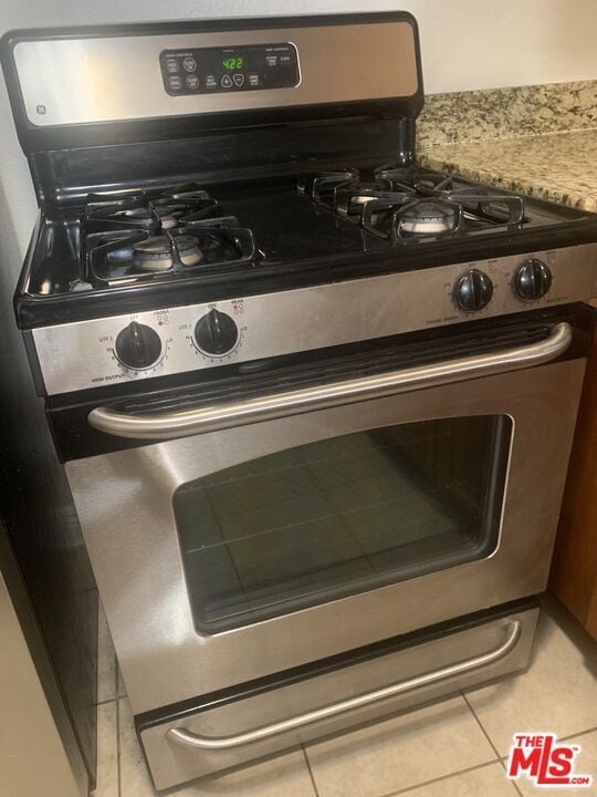 Building Photo - 355 N Maple St