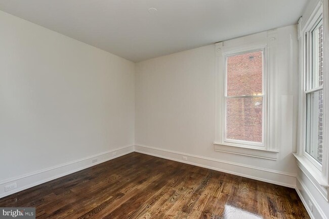 Building Photo - 501 Seward Square SE