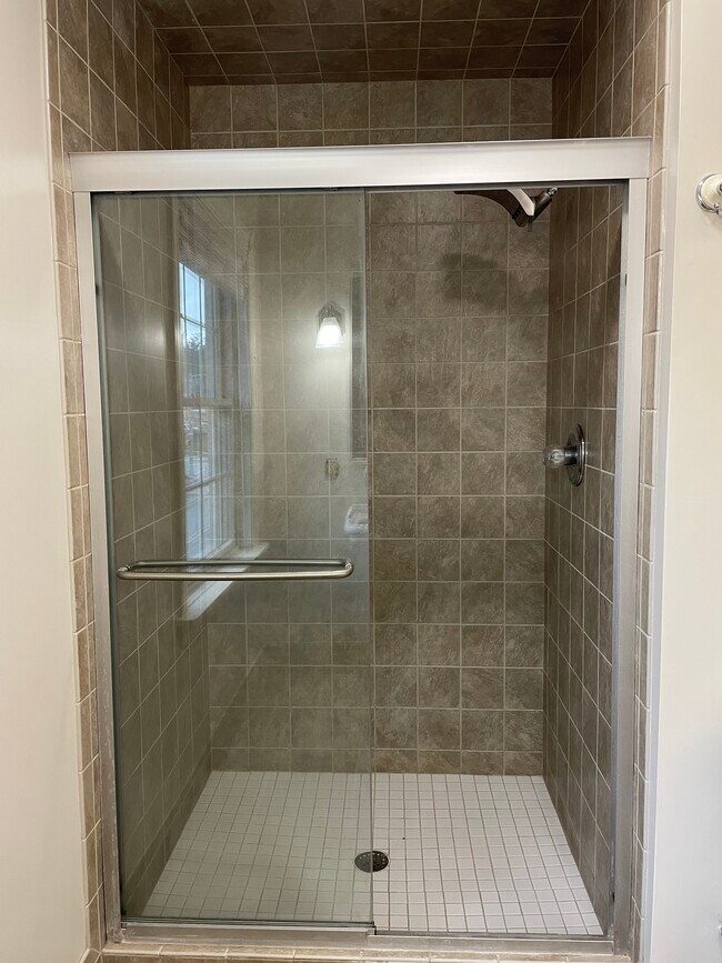 Building Photo - 611 Suite B
