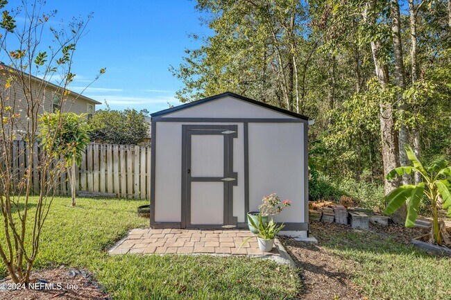 Building Photo - 657 MacKenzie Cir