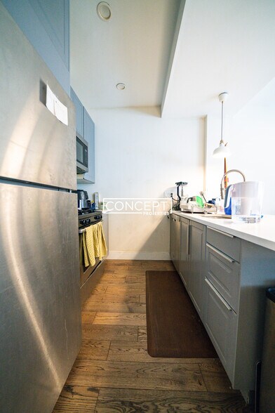 Building Photo - 988 Tremont St