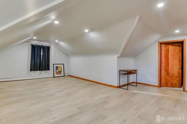 Building Photo - 737 Roseland Pl