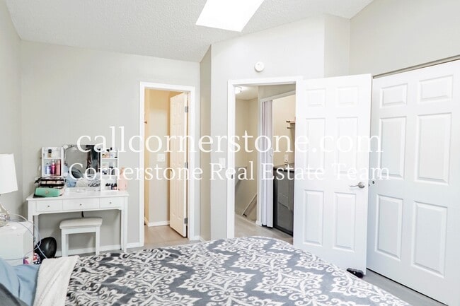 Building Photo - 3618 Queen Anne Way