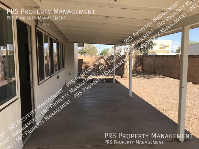 Building Photo - 1559 E Flower Cir