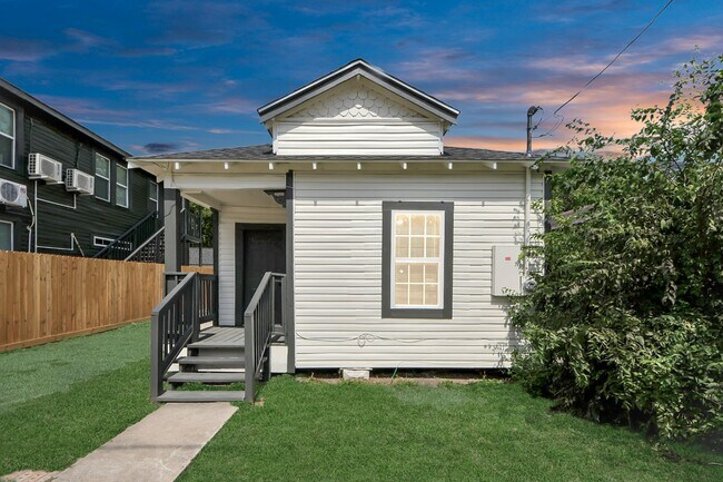 Primary Photo - 7305 Sherman St