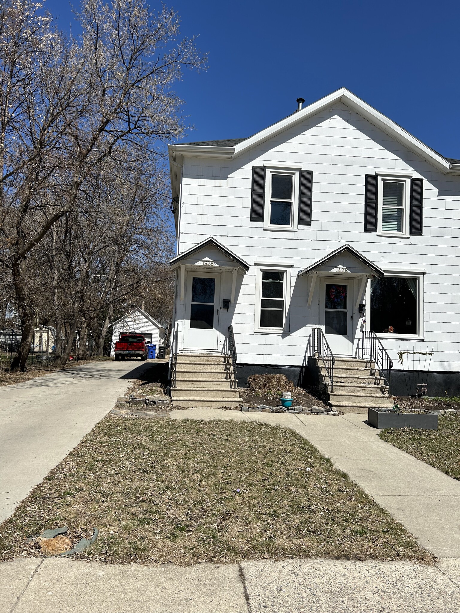 Building Photo - 1425 3rd Ave S