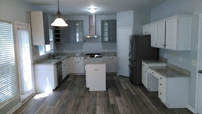 Building Photo - Spacious Home in Ballantyne!!!