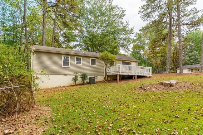 Building Photo - 5700 Tracy Dr SE