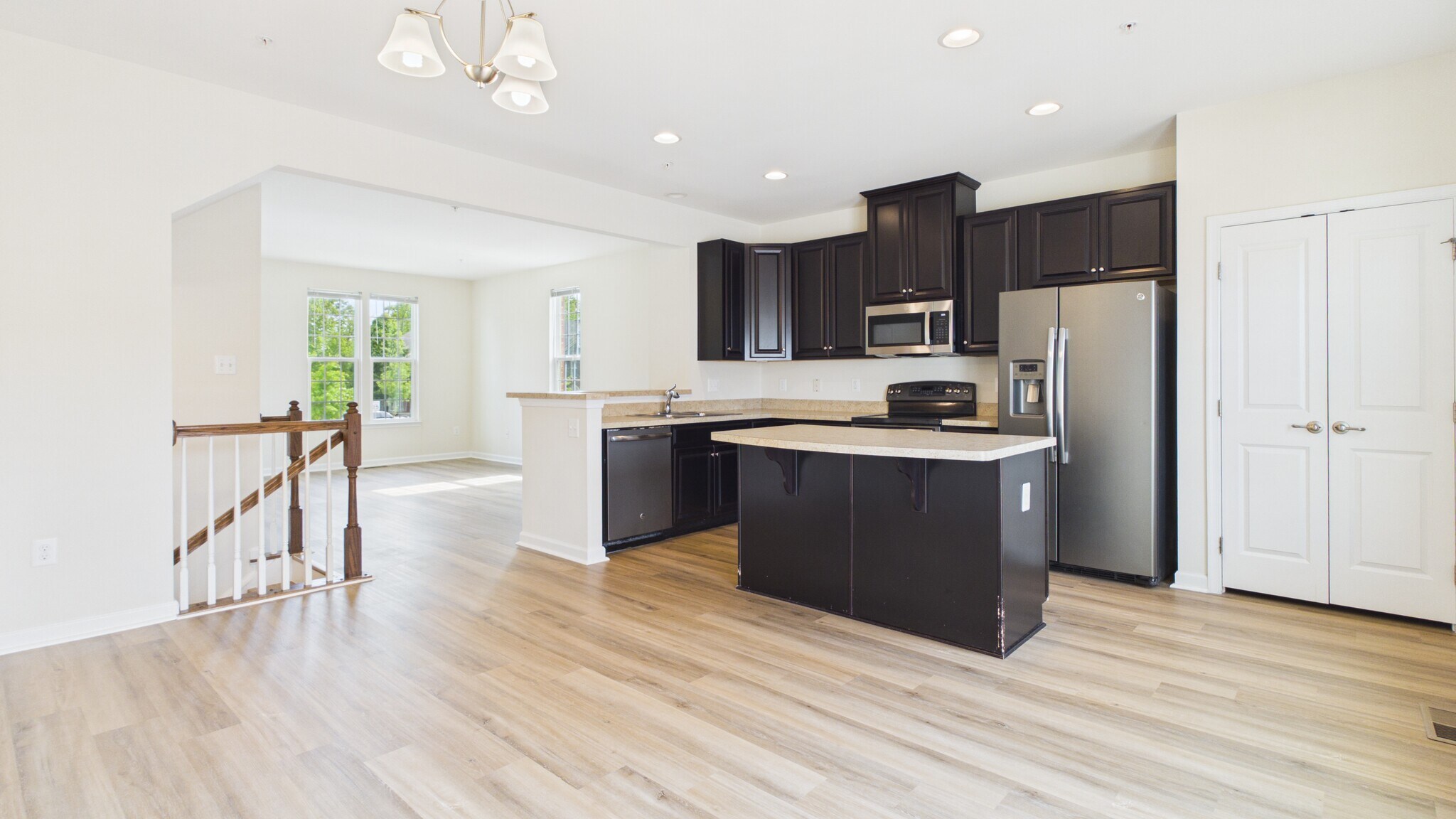 Building Photo - 5423 Saint Rita Dr
