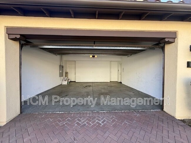 Building Photo - 105 Gemstone