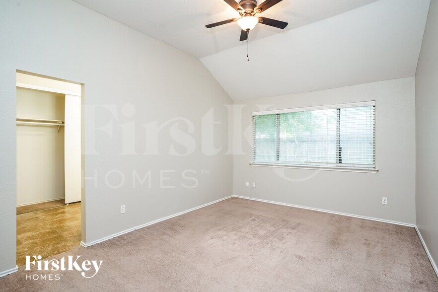 Building Photo - 2338 Loyanne Dr