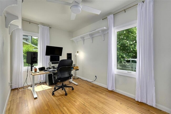 Building Photo - 406 W 55th St