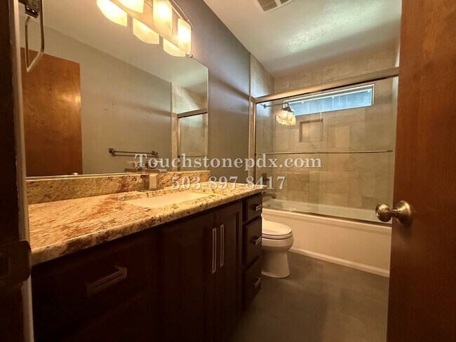 Building Photo - 13540 SW Hyland Park Ct