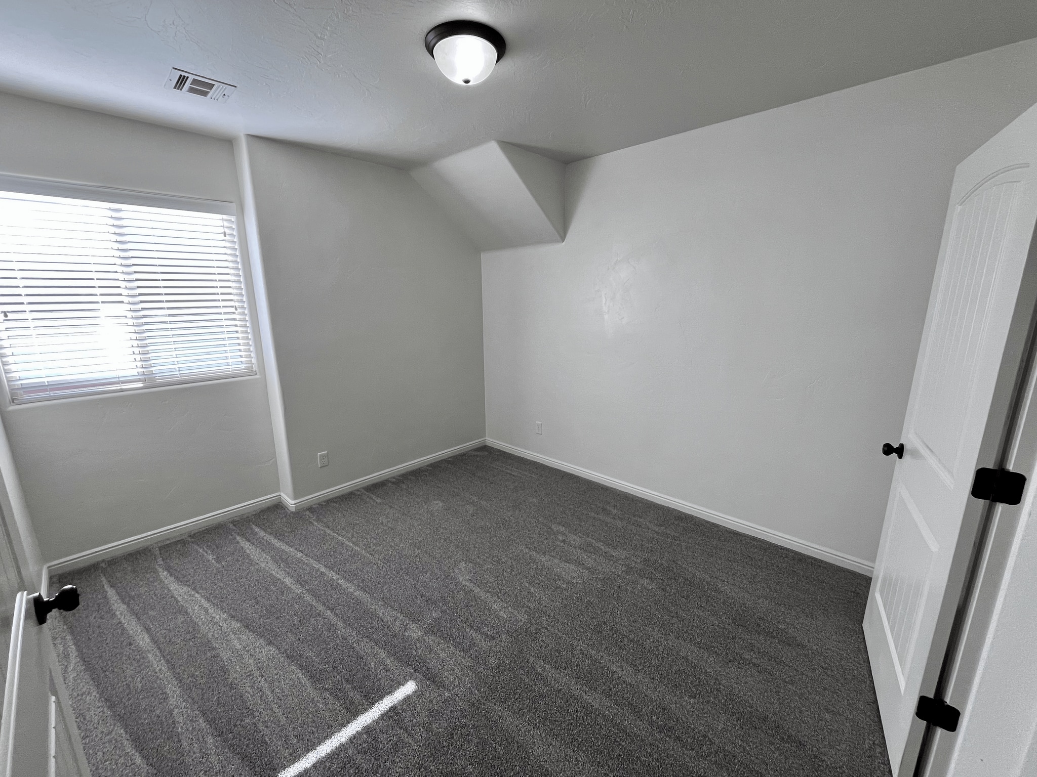 Building Photo - 1467 Clinton Way