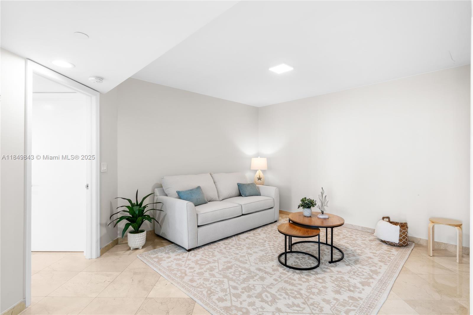 Building Photo - 16500 Collins Ave