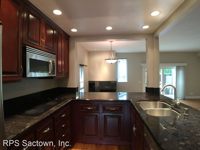 Building Photo - 2 br, 2.5 bath House - 2507 Exeter Square ...