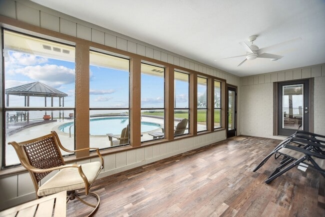 Building Photo - 8 Las Brisas Pl