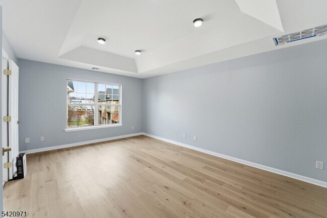 Building Photo - 704 Green Ln