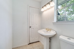 Building Photo - Recently Renovated Home!