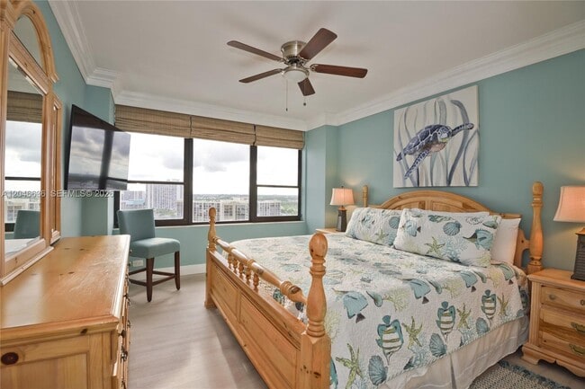 Building Photo - 3505 S Ocean Dr