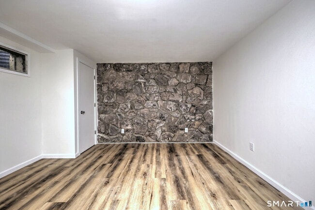 Building Photo - 65 Salem Walk