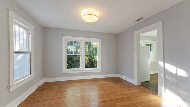 Building Photo - Super Cute One bedroom - Arts and Crafts s...