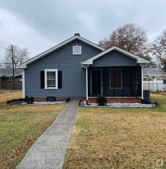 Building Photo - Charming Bungalow