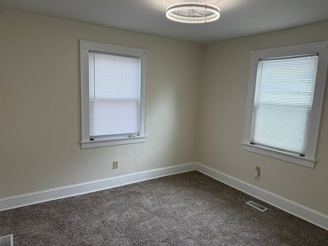 Building Photo - HIGHLAND BILTMORE - Two Bedroom Home