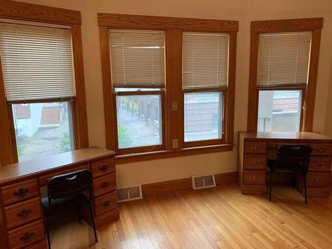 Building Photo - 609 Howard Pl