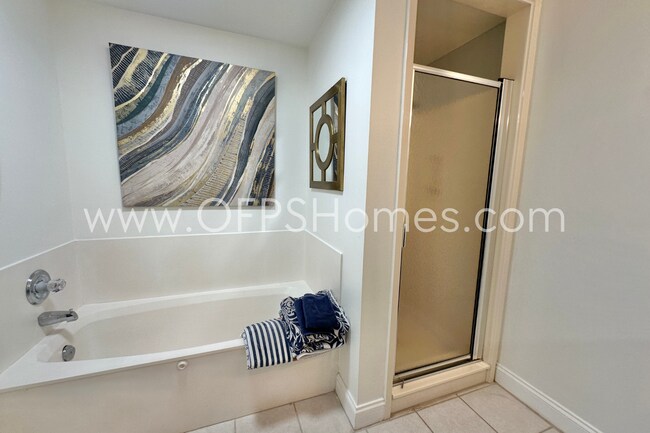 Building Photo - 3/3 DESTIN CONDO... Minutes from the beach!!