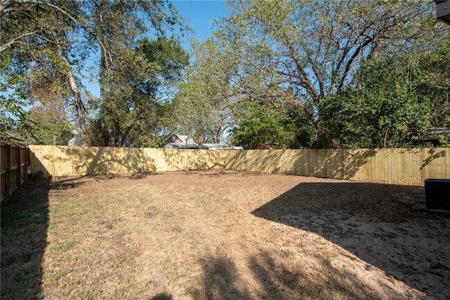 Building Photo - 104 N Oneal St