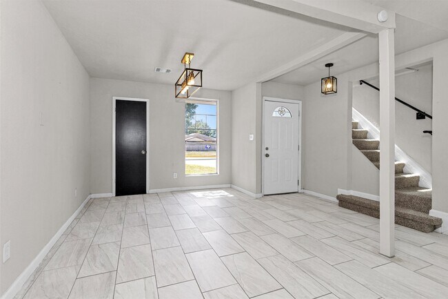 Building Photo - 15225 Woodforest Blvd